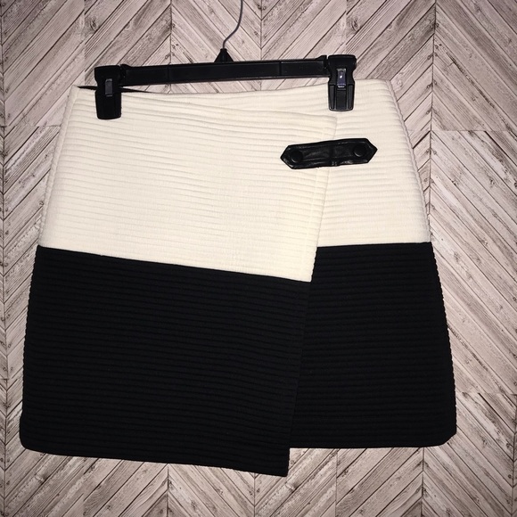 SOLD ALice & Olivia Lennon Crossover Angled Skirt - Picture 2 of 7